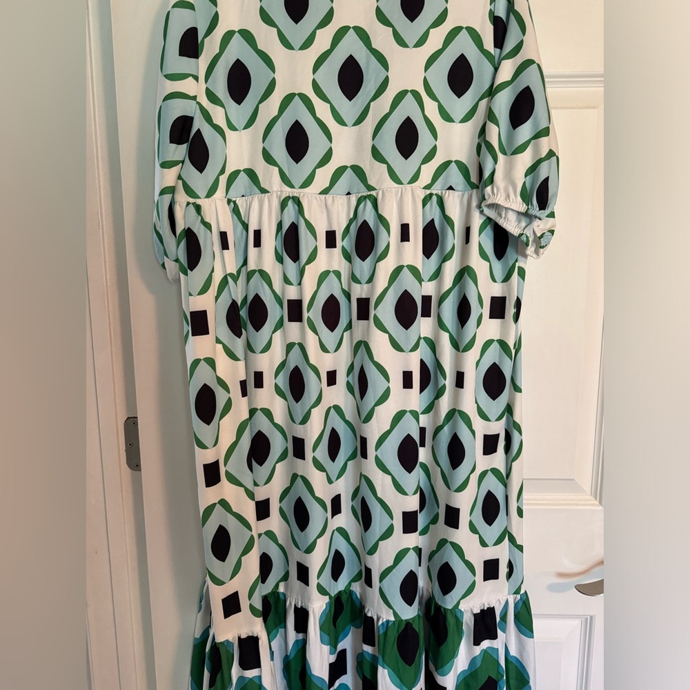 Maxi Dress with Green Geometric Print - Picture 2 of 6